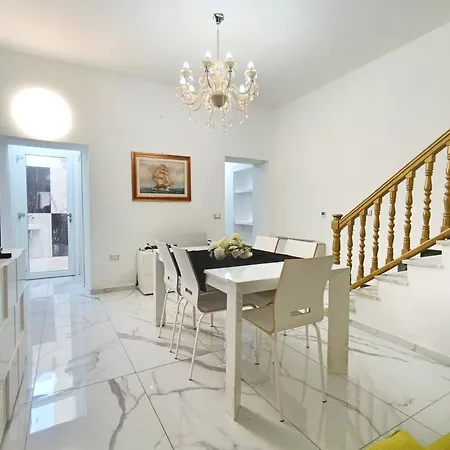 Casa Magenta Lejlighed Calasetta